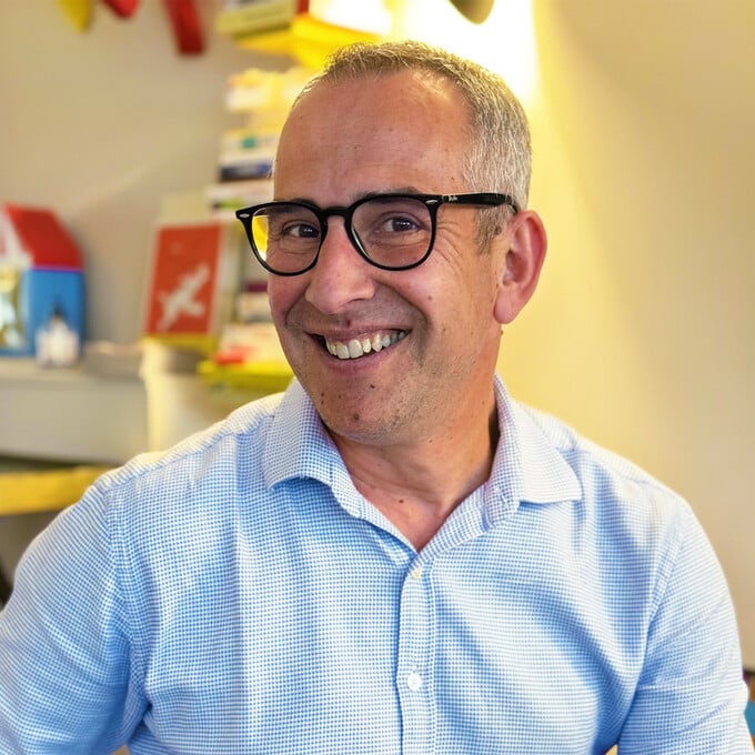 Dans la #TeamFitoform, nous avons Franck, responsable commercial depuis plusieurs années chez Fitoform. 😊Sous sa direction, les équipes de Fitoform déploient avec succès nos gammes de solutions naturelles dans les magasins bio et toutes les enseignes où vous pouvez nous retrouver.Un homme de conviction qui porte la voix et les engagements de Fitoform auprès des professionnels du bien-être.Merci Franck pour ton engagement et ton sourire qui sont une source de motivation pour nous tous ! 👏•••#fitoform #happyteam #bienetre #sante #bienetreaunaturel #mieuxvivre #vivreaunaturel #complémentalimentaire #metierpassion #jaimemonjob